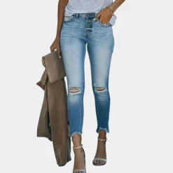 Broeken & Rokken Dames*Abolins - Gescheurde damesjeans met knopen voor de zomer Helderblauw