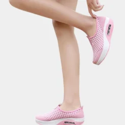 Damesschoenen*Ademende zomerse damessneakers met sleehak