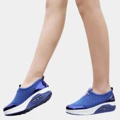 Damesschoenen*Ademende zomerse damessneakers met sleehak