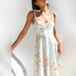 Jurken & Jumpsuits Dames*BRIA - Modieuze zomerse gebloemde midi-jurk