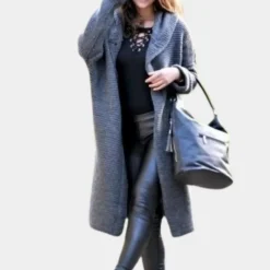 Truien & Vesten Dames*Claudia - Warm damesvest met capuchon