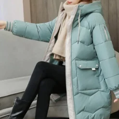 Jassen Dames*Cyra - Comfortabele en stijlvolle damesjas met capuchon