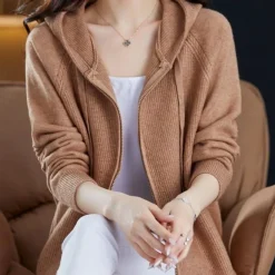 Truien & Vesten Dames*Danika - Comfortabel damesvest met capuchon voor de zomer