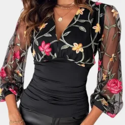 Topjes & Shirts Dames*Elegante zomerse damestop met bloemenborduursel Zwart