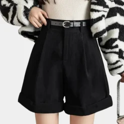 Broeken & Rokken Dames*Elmeena - Comfortabele corduroy damesshort voor de zomer