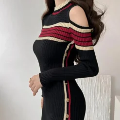 Jurken & Jumpsuits Dames*Eluned - Trendy zomerse gebreide jurk met koude schouders voor dames Zwart