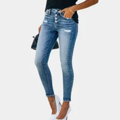 Broeken & Rokken Dames*Ember - Skinny damesjeans met knopen voor de zomer Blauw