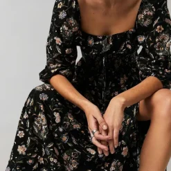 Jurken & Jumpsuits Dames*Fie - Zomerse gebloemde midi-jurk met ruches