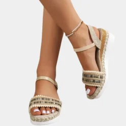 Damesschoenen*Gevlochten damessandalen met sleehak voor de zomer Veelkleurig