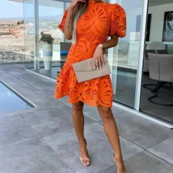 Jurken & Jumpsuits Dames*Gwenda - Elegante kanten zomerjurk met subtiele uitsnijdingen