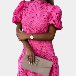 Jurken & Jumpsuits Dames*Gwenda - Elegante kanten zomerjurk met subtiele uitsnijdingen