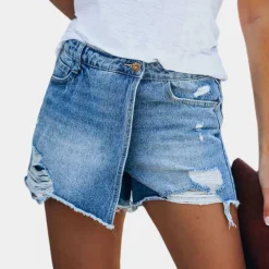 Broeken & Rokken Dames*Hildegard - Modieuze asymmetrische denim shorts voor dames - Zomerse stijl Blauw