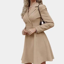 Jurken & Jumpsuits Dames*Hughette - Elegante damesjurk met knopen voor de zomer