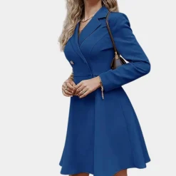 Jurken & Jumpsuits Dames*Hughette - Elegante damesjurk met knopen voor de zomer