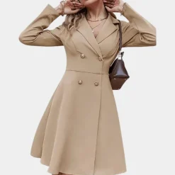 Jurken & Jumpsuits Dames*Hughette - Elegante damesjurk met knopen voor de zomer