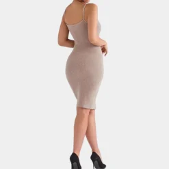 Jurken & Jumpsuits Dames*Jade - Luchtige gebreide damesjurk met knopen voor de zomer