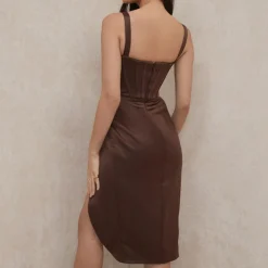 Jurken & Jumpsuits Dames*Jekaterina - Tijdloze elegante damesjurk voor de zomer Bruin