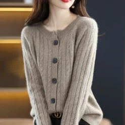 Truien & Vesten Dames*KATE - Luchtig wollen vest met knopen voor dames - Perfect voor de lente en zomer