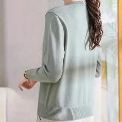 Truien & Vesten Dames*Katiya - Elegante v-hals zomertrui voor dames Lichtgroen