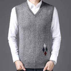 Truien & Vesten Heren*Kostas - Hippe heren trui vest met v-hals voor de zomer
