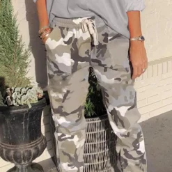 Broeken & Rokken Dames*Myrsini - Stijlvolle en comfortabele camouflagebroeken voor dames - Perfect voor de lente en zomer