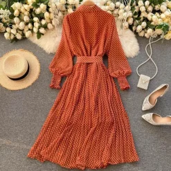 Jurken & Jumpsuits Dames*Nana - Zomerse Maxi-jurk met Stippen en Geplooide Details