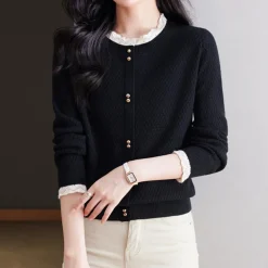 Truien & Vesten Dames*Nevena - Stijlvolle dames zomertrui met elegante knopen