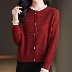 Truien & Vesten Dames*Nevena - Stijlvolle dames zomertrui met elegante knopen