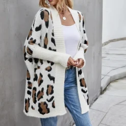 Truien & Vesten Dames*ORINTHIA - Modieus Damesvest met Luipaardprint voor de Zomer