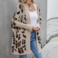 Truien & Vesten Dames*ORINTHIA - Modieus Damesvest met Luipaardprint voor de Zomer