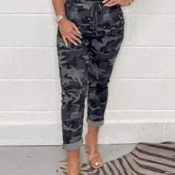 Broeken & Rokken Dames*Penelope - Damesbroek in Luxe Camouflage met Optimaal Comfort voor de Zomer