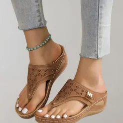 Damesschoenen*Pilvi - Zomerse damespantoffels met sleehak