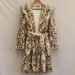 Jassen Dames*REBECCA - Comfortabele Fluffy Mantel met Kap voor Dames Bruin