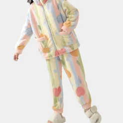 Sets Dames*Romhilda - Zachte en kleurrijke pluche pyjamaset voor dames - Perfect voor de lente en zomeravonden Veelkleurig