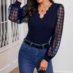 Topjes & Shirts Dames*Ronja - Elegante zomertop met V-hals en schulprandjes