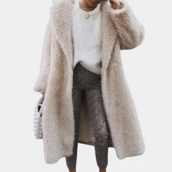 Jassen Dames*TARA - Stijlvolle Winterjas van Pluche voor Dames Beige