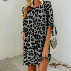 Jurken & Jumpsuits Dames*TUIJA - Zomerse mini jurk met ronde hals