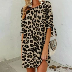 Jurken & Jumpsuits Dames*TUIJA - Zomerse mini jurk met ronde hals