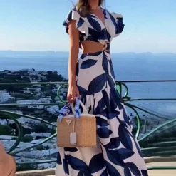 Jurken & Jumpsuits Dames*Yana - Stijlvolle Zomerjurk met Elegante V-halslijn Blauw